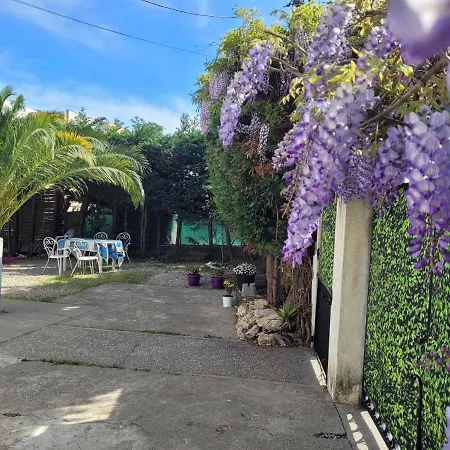 Casa vacanze La Désirée - De Villa,62m2 , 3 Pièces , 6 Lits, 8 Persons Max,120m2 Jardin Avec Parking Antibes