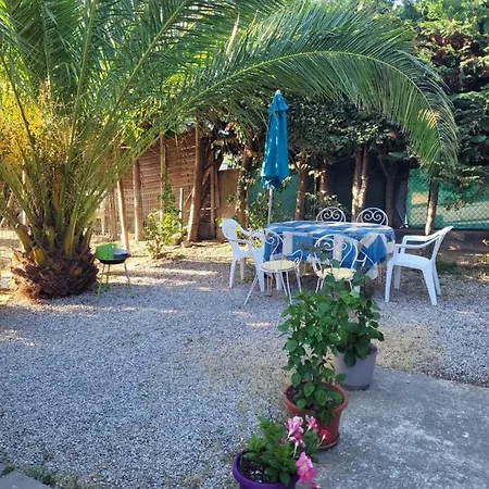 Hébergement de vacances La Désirée - De Villa,62m2 , 3 Pièces , 6 Lits, 8 Persons Max,120m2 Jardin Avec Parking Antibes