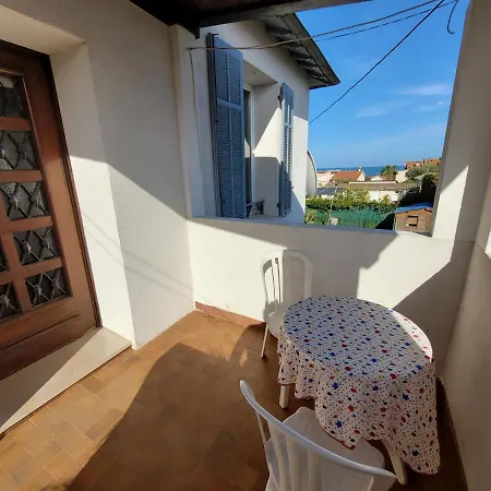 La Désirée - De Villa,62m2 , 3 Pièces , 6 Lits, 8 Persons Max,120m2 Jardin Avec Parking Hébergement de vacances *