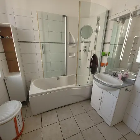 La Désirée - De Villa,62m2 , 3 Pièces , 6 Lits, 8 Persons Max,120m2 Jardin Avec Parking